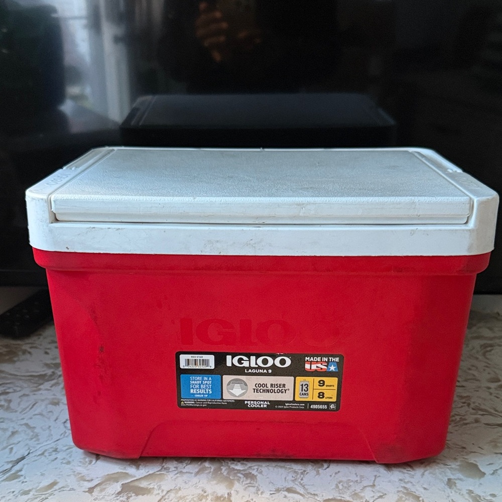 Vintage Igloo Red and White Cooler 13w9T9D